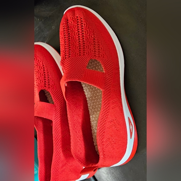 Red Casual Slip-on Sneaker Lightweight Walking shoes Nonskid Sole Size 9.5 NWOT - Picture 4 of 8